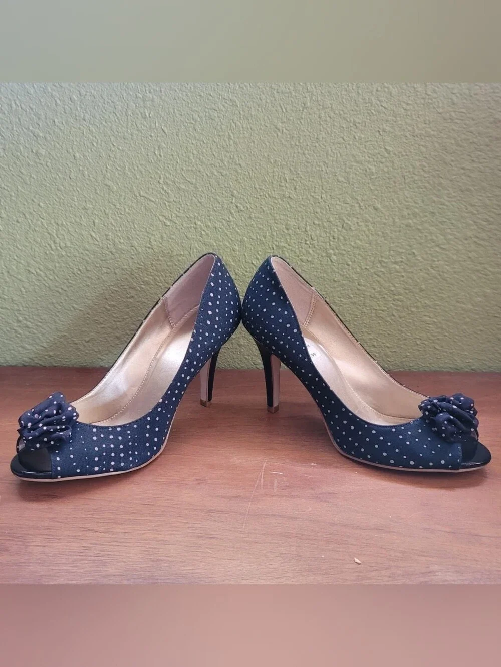 Navy Pink Polka Dot Peep-Toe Heels with Floral Accent Sz 9